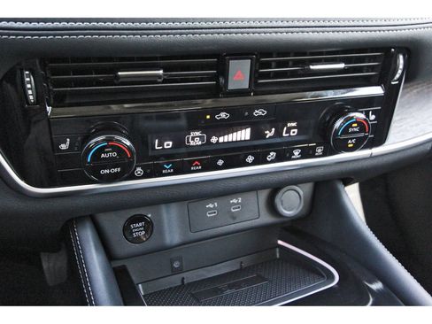 Used 2025 Nissan Rogue Platinum w/ Tech Package FWD image 27