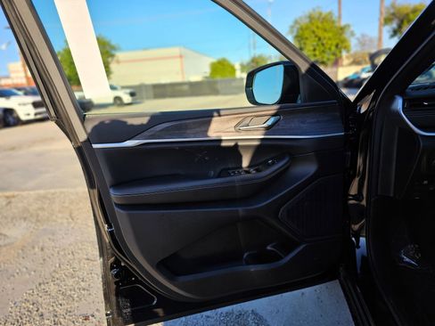 New 2026 Jeep Grand Cherokee Altitude image 19