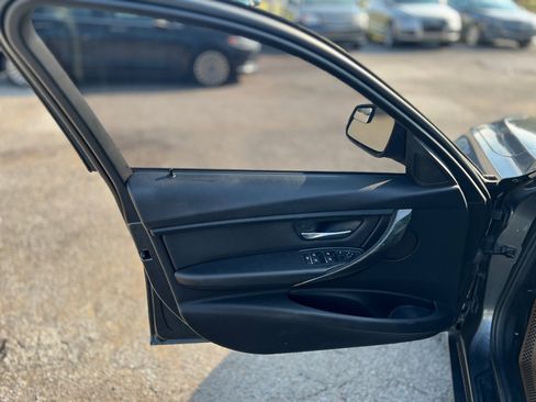 Used 2018 BMW 320i xDrive Sedan image 16