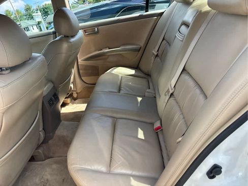 Used 2004 Nissan Maxima 3.5 SE w/ Driver Preferred Pkg FWD image 3