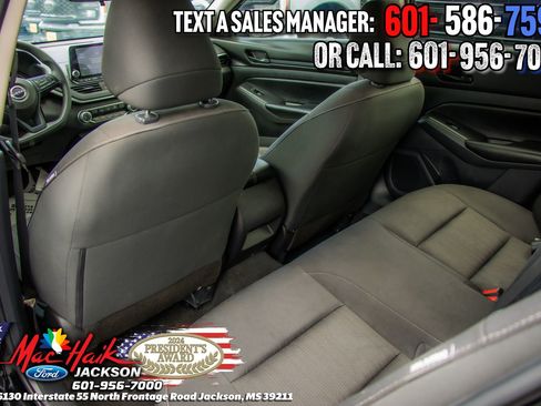 Used 2025 Nissan Altima 2.5 S FWD image 9