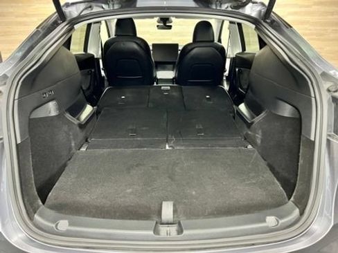 Used 2025 Tesla Model Y Long Range AWD/4WD image 25