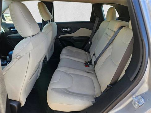 Used 2015 Jeep Cherokee Latitude FWD image 24