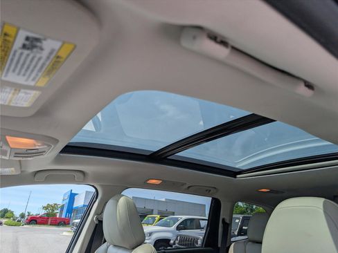 Used 2022 Subaru Ascent Limited w/ Technology Package AWD/4WD image 10