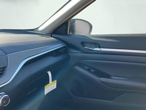 New 2025 Nissan Altima 2.5 SR image 22