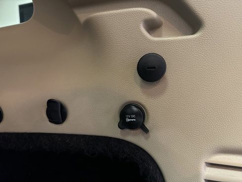 Used 2017 Jeep Grand Cherokee Limited w/ Trailer Tow Group IV image 32