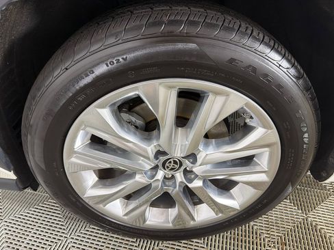 Used 2021 Toyota Highlander Limited FWD image 13