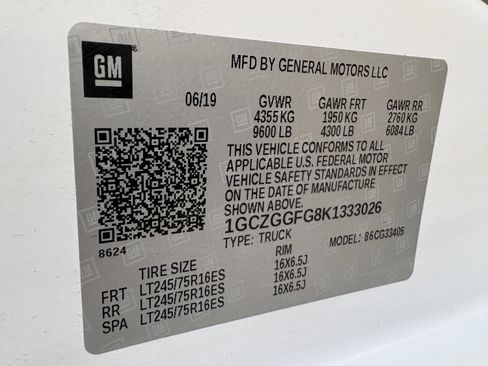 Used 2019 Chevrolet Express 3500 w/ Driver Convenience Package image 35