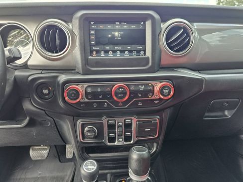 Used 2020 Jeep Gladiator Overland w/ LED Lighting Group AWD/4WD image 19
