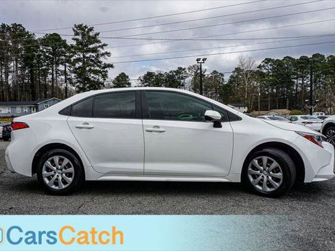 Used 2021 Toyota Corolla LE image 2