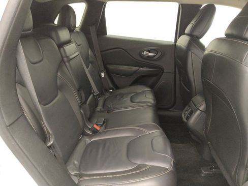 Used 2015 Jeep Cherokee Latitude w/ Comfort/Convenience Group AWD/4WD image 19
