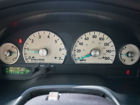 Used 2005 Ford Thunderbird RWD image 34