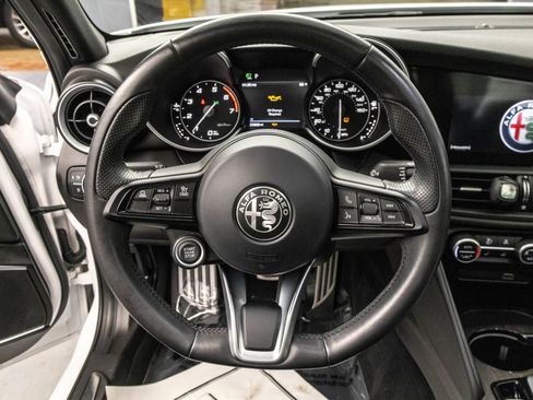 Used 2022 Alfa Romeo Giulia Ti AWD/4WD image 24
