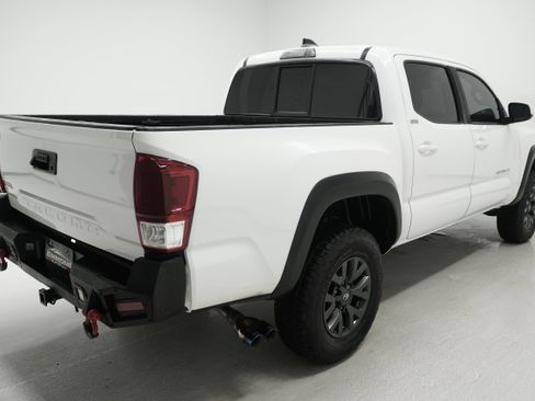 Used 2021 Toyota Tacoma SR5 w/ SR5 Appearance Package (SM) RWD image 4