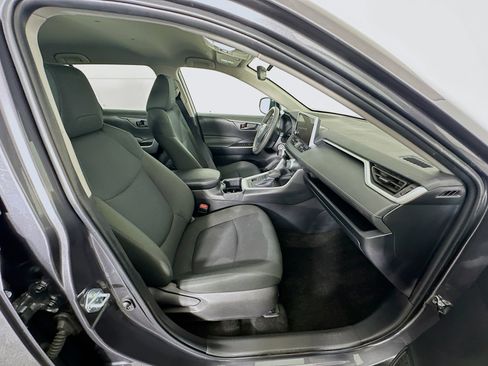 Used 2025 Toyota RAV4 LE image 28
