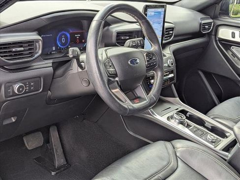 Used 2020 Ford Explorer ST w/ ST Street Pack image 9