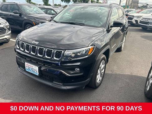 Used 2025 Jeep Compass Latitude w/ Sun & Sound Group AWD/4WD image 1