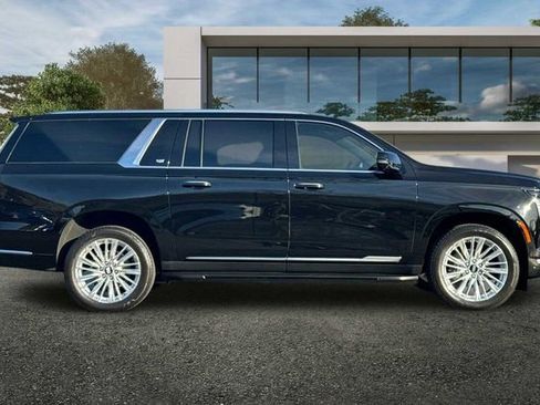 Certified 2025 Cadillac Escalade ESV Premium Luxury image 3
