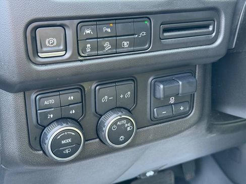 Used 2022 Chevrolet Suburban Z71 w/ Z71 Off-Road Package image 18