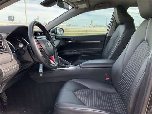 Used 2020 Toyota Camry SE image 13
