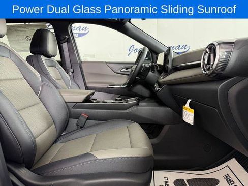 New 2026 Chevrolet Equinox LT w/ Convenience Package II AWD/4WD image 17