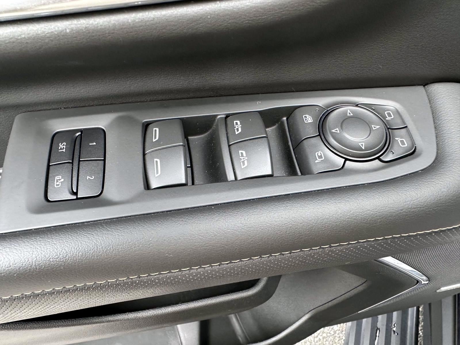 Used 2023 GMC Yukon XL AT4 w/ AT4 Premium Package AWD/4WD image 9
