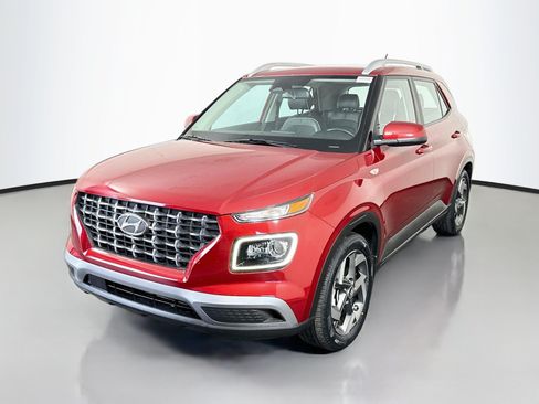 Used 2024 Hyundai Venue Limited FWD image 4