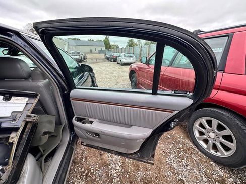Used 2002 Buick Park Avenue Ultra w/ Gran Touring Pkg FWD image 27