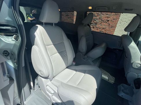 Used 2019 Toyota Sienna XLE w/ XLE Navigation Package AWD/4WD image 22