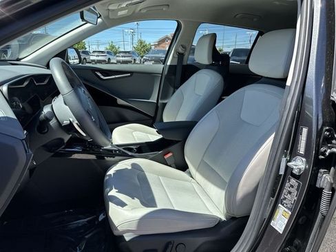 Used 2023 Kia Niro EX FWD image 14