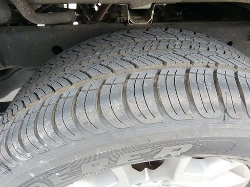 Used 2019 Nissan Frontier SL image 6