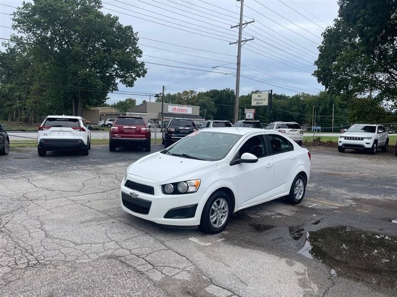 Used 2015 Chevrolet Sonic LT FWD image 1