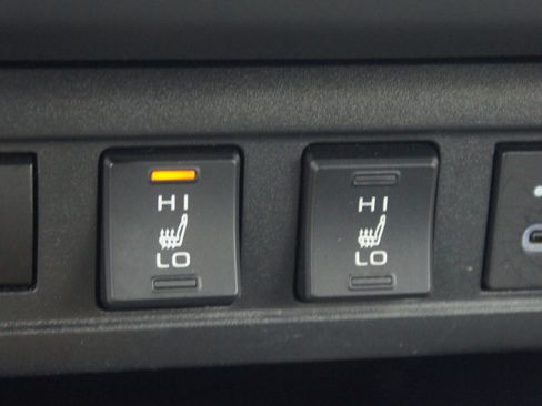 Used 2023 Toyota Corolla Cross XLE w/ Convenience Package FWD image 8