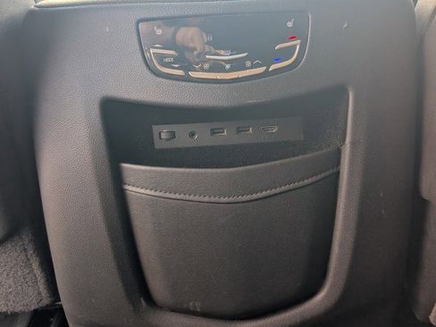 Used 2019 Cadillac Escalade Luxury AWD/4WD image 31