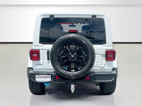Used 2023 Jeep Wrangler Unlimited Sahara AWD/4WD image 6