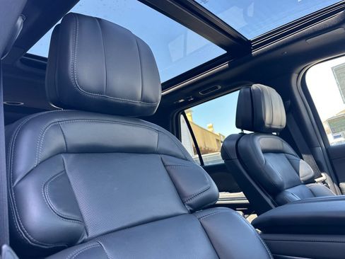 New 2026 Lincoln Navigator Reserve w/ Jet Appearance Package AWD/4WD image 17