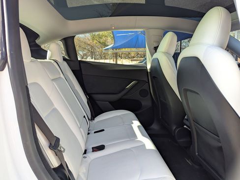 Used 2024 Tesla Model Y Long Range image 23