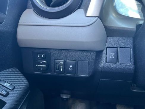 Used 2014 Toyota RAV4 LE AWD/4WD image 22