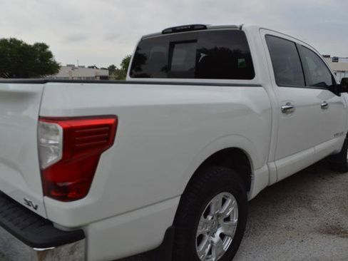 Used 2017 Nissan Titan SV image 6