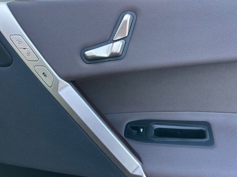 Used 2023 BMW iX xDrive50 w/ Sport Package image 19