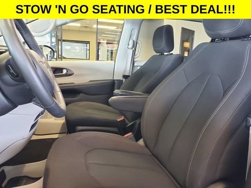 Used 2023 Chrysler Voyager LX FWD image 9