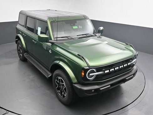 New 2025 Ford Bronco Outer Banks image 14