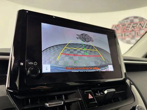 Used 2023 Toyota Corolla Cross XLE w/ Convenience Package AWD/4WD image 18