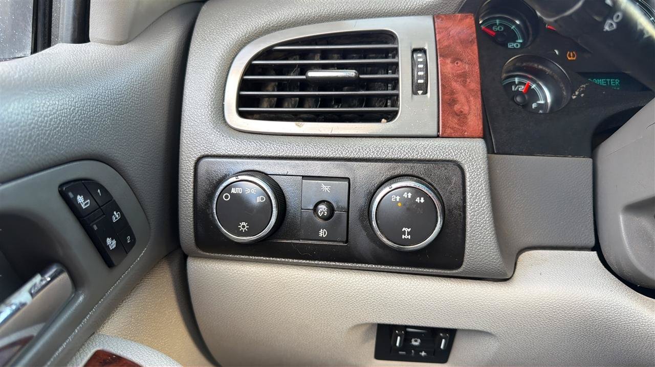 Used 2008 Chevrolet Silverado 2500 4x4 Crew Cab image 23