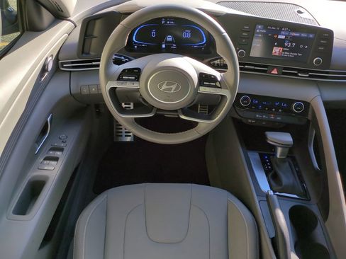 Certified 2025 Hyundai Elantra Sport image 14