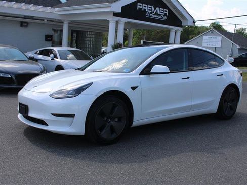 Used 2022 Tesla Model 3 Long Range AWD/4WD image 3
