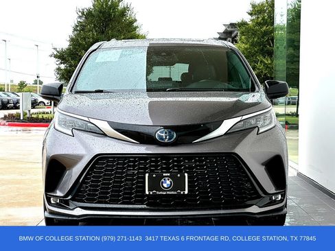 Used 2021 Toyota Sienna XSE FWD image 5