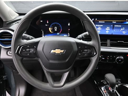 Used 2025 Chevrolet Trax LT image 7