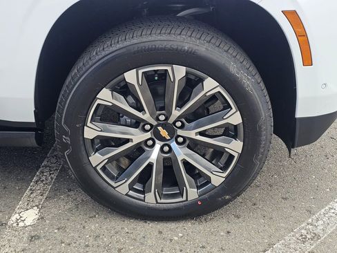 New 2026 Chevrolet Suburban High Country image 9