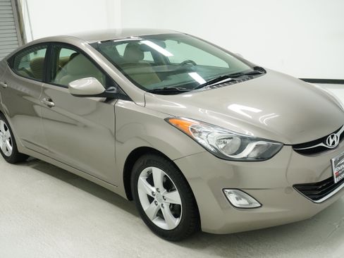 Used 2013 Hyundai Elantra GLS w/ Preferred Pkg FWD image 3